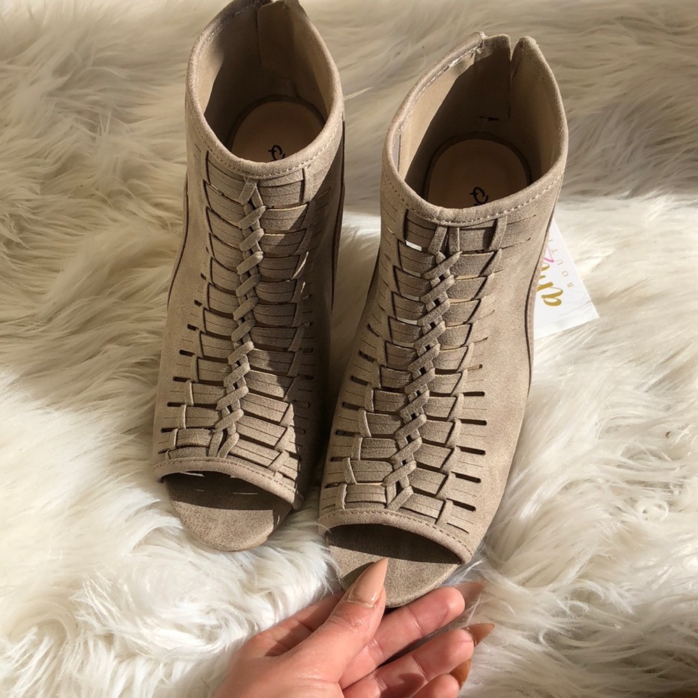 Tan booties - Picture 3 of 7